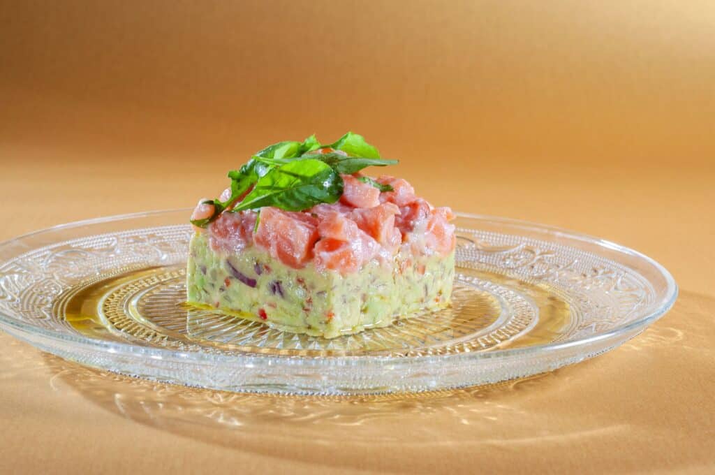 Tartare di salmone con Guacamole e menta