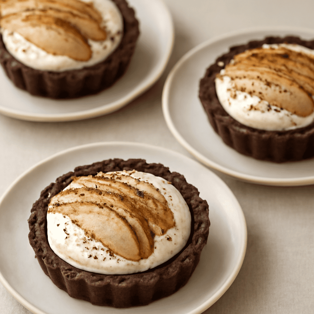Crostatine di frolla al cacao con pere e crema al mascarpone